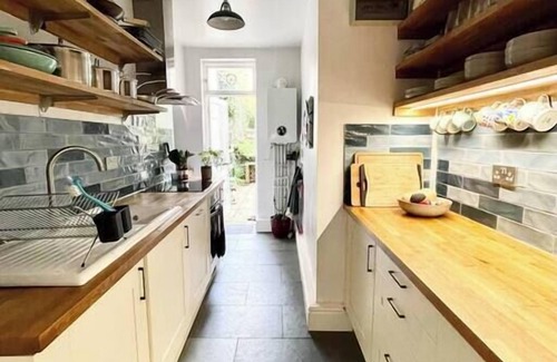 Clifton Apartment | 2 Bed Apartment in the Heart of Clifton Village