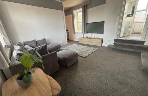 Yeovil Apartment | 2 Bed Apartment Near Yeovil Hospital & Leonardo