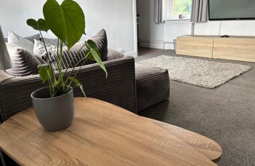 Yeovil Apartment | 2 Bed Apartment Near Yeovil Hospital & Leonardo
