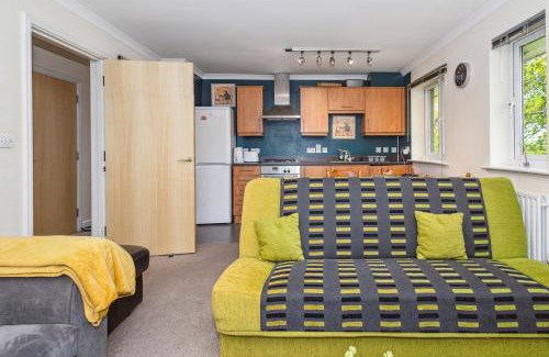 Hatfield Apartment | 2 Bed Apartment - Sleeps 5 - Pets - Parking - Wifi