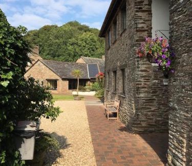 Chillington House | 2 Bed Apartment with Shared Pool