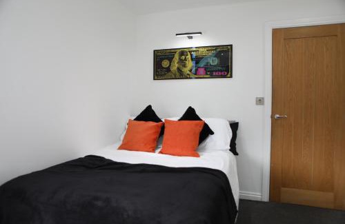 Adamsdown Apartment | 2-Bed Apartment with Rooftop Garden in Prime Cardiff City Location