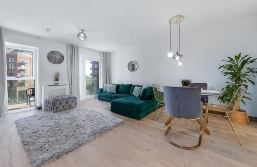 Dartford Apartment | 2 Bed Apt 2 bathroom 2 freeparking by station