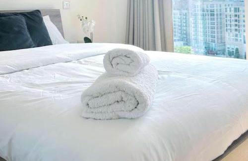 Canning Town Apartment | 2-Bed Apt Sleeps 4 -Private Parking -WiFi & Tv