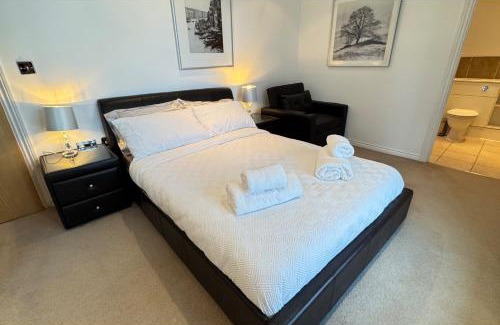 Camden Town with Primrose Hill Apartment | 2-Bed Apt Sleeps 7 5 mins to Camden Market