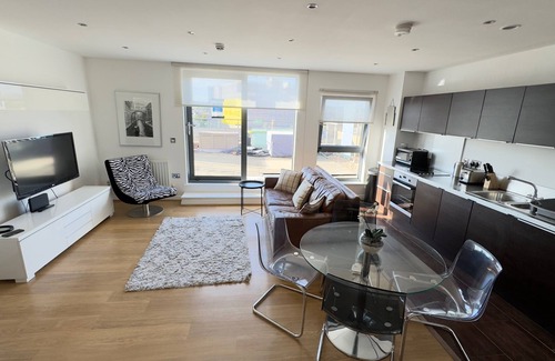 Camden Town with Primrose Hill Apartment | 2-bed Apt, Sleeps 7, 5 Mins to Camden Market