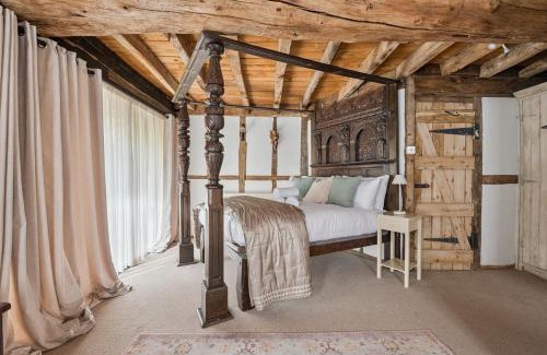 Windlesham House | 2-Bed Barn Escape, Private Drive and Gardens