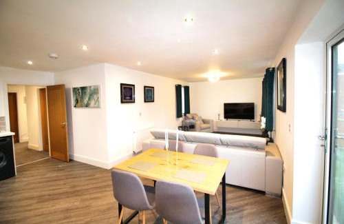Rotherham House | 2 Bed Bungalow - Parking - New Build - High End Furnishings - Wheel Chair Accessible - Large Enclosed Garden - Dog Friendly
