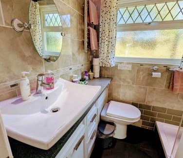 Bideford House | 2-Bed Bungalow Retreat, Welcombe