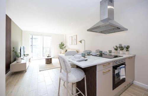 Cheetham Hill Apartment | 2 Bed Central Flat Free Parking By City SuperHost