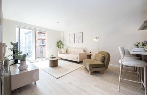 Cheetham Hill Apartment | 2 Bed Central Flat Free Parking By City SuperHost