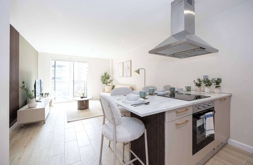Cheetham Hill Apartment | 2 Bed Central Flat, Free Parking By City SuperHost