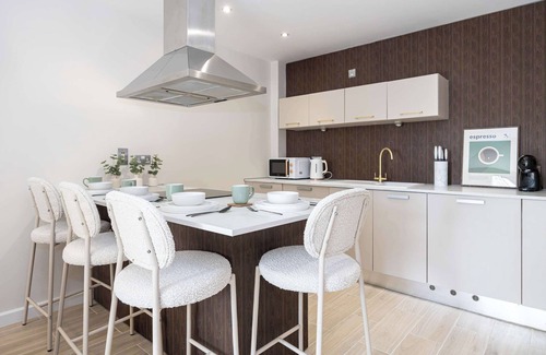 Cheetham Hill Apartment | 2 Bed Central Flat, Free Parking By City SuperHost