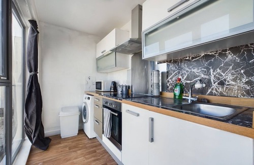 St George's Quarter Apartment | 2 Bed | Central Liverpool | Sleeps 4 | Parking