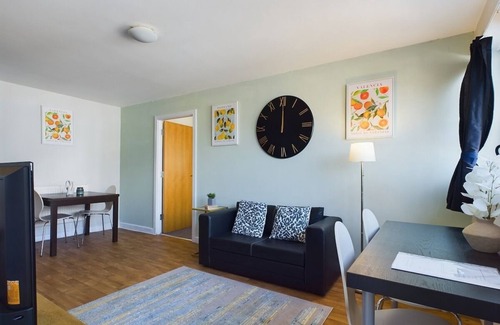 St George's Quarter Apartment | 2 Bed | Central Liverpool | Sleeps 4 | Parking