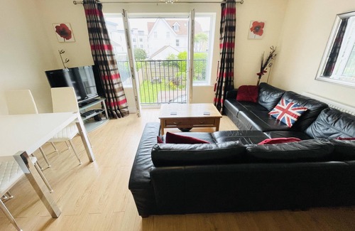 Southbourne Apartment | 2-Bed Coastal Retreat - Sleeps 4 & Parking