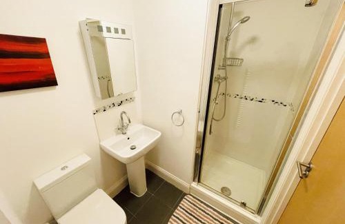 Southbourne Apartment | 2-Bed Coastal Retreat - Sleeps 4 & Parking