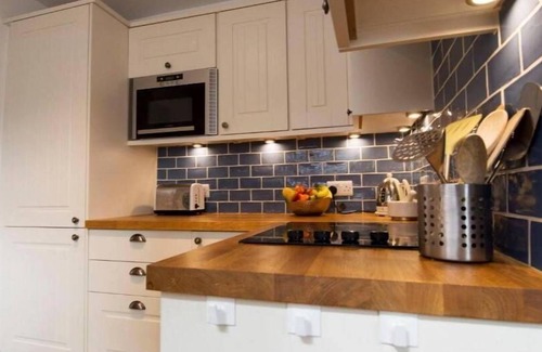Flushing House | 2 bed cottage, sleeps 6, waterside location, log fire, dogs welcome
