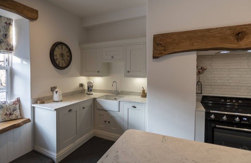 Llanfor Cottage | 2 Bed Cottage with own kitchen and living space