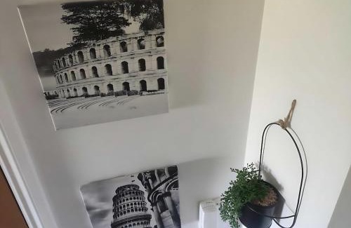 Crawley Apartment | 2 Bed Crawley Apt - Near Gatwick