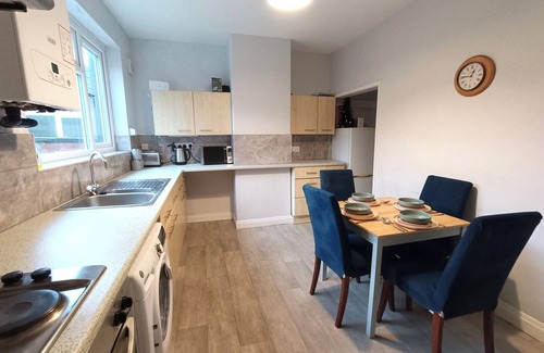 Darlington House | 2-bed Darlington Townhouse, Garden & Free Parking