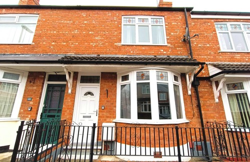 Darlington House | 2-bed Darlington Townhouse, Garden & Free Parking