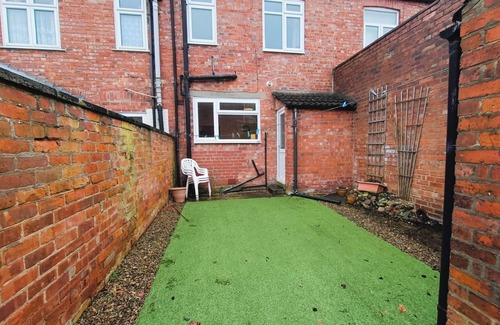Darlington House | 2-bed Darlington Townhouse, Garden & Free Parking