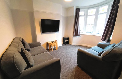 Darlington House | 2-bed Darlington Townhouse, Garden & Free Parking