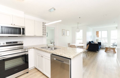 North End Condo | 2 Bed + DEN 2 Bath Downtown Kelowna