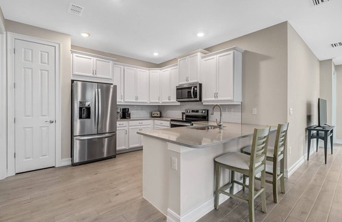 Naples Villa | 2 Bed + Den, 2 Bath Villa