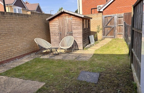 Slough House | 2 Bed End Terrace M4 M25 Heathrow Windsor & London