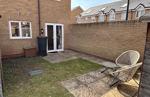 Slough House | 2 Bed End Terrace M4 M25 Heathrow Windsor & London
