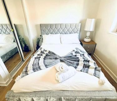 East End Apartment | 2 Bed Entire Upper Cottage Flat in Central Glasgow
