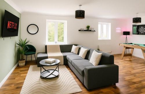 Trafford Apartment | 2 Bed Flat, Altricham , Pets Welcome, Private Parking, Netflix, Sleeps 6