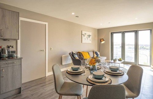 The Docks Apartment | 2-Bed Flat at Monarchs Quay, Liverpool Waterfront