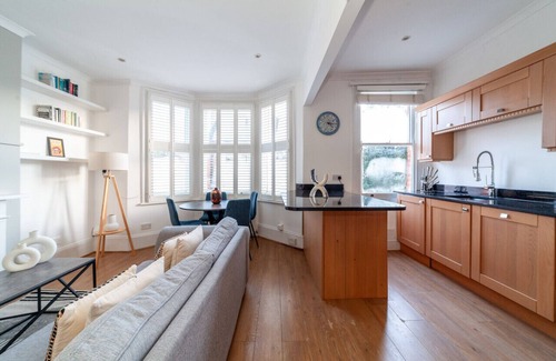 North Richmond Apartment | 2 Bed Flat by Richmond Park