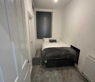 Adamsdown Apartment | 2-bed flat with free parking