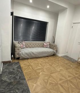 Adamsdown Apartment | 2-bed flat with free parking