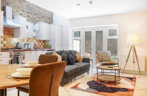 De Beauvoir Apartment | 2 Bed Garden Apt Sleeps 6 Short Walk to Old Street