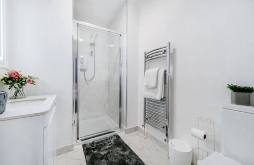 Lambeth Apartment | 2 Bed Garden Flat Sleeps 6 Close to Brixton