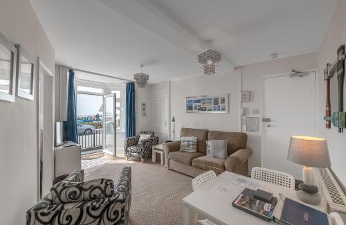 Aberdovey Apartment | 2 Bed Ground Floor Beach Location