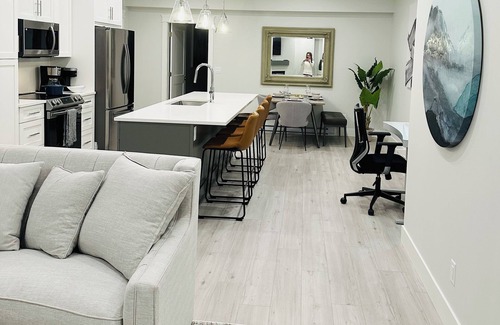 Langley Apartment | 2-Bed Guest Suite: Your Premier Luxury Getaway-Close to Thunderbird & Wineries