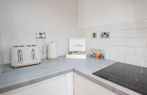 Marston Green House | 2 Bed Home - HS2, NEC, Resorts World & BHX Airport