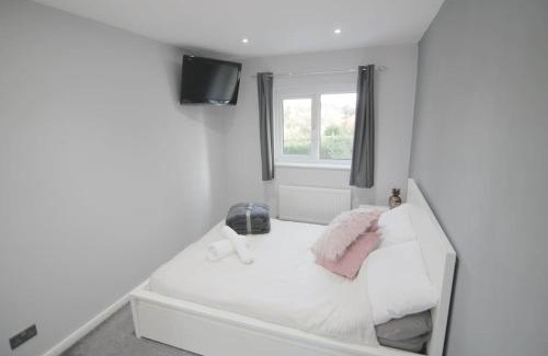 Solihull House | 2 Bed House - BHX - NEC