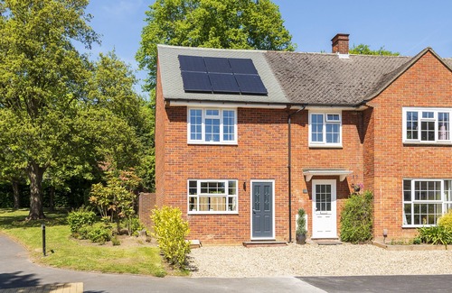 Bracknell House | 2 bed House Close to Town Centre