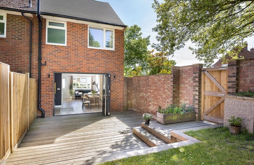 Bracknell House | 2 bed House Close to Town Centre