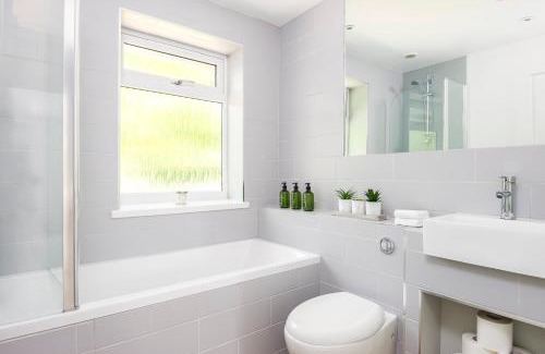 Bracknell House | 2 bed house close to Town Centre