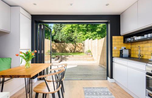 Bracknell House | 2 bed house close to Town Centre