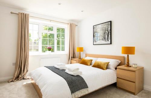 Bracknell House | 2 bed house close to Town Centre