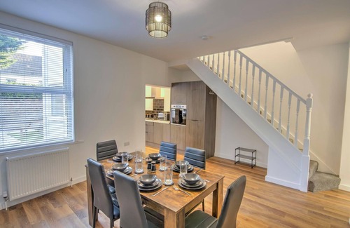 Hanham House | 2 Bed House, Family Friendly With Garden